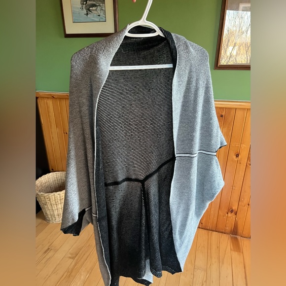 Reversible Lululemon Wrap Cardigan - Picture 3 of 4